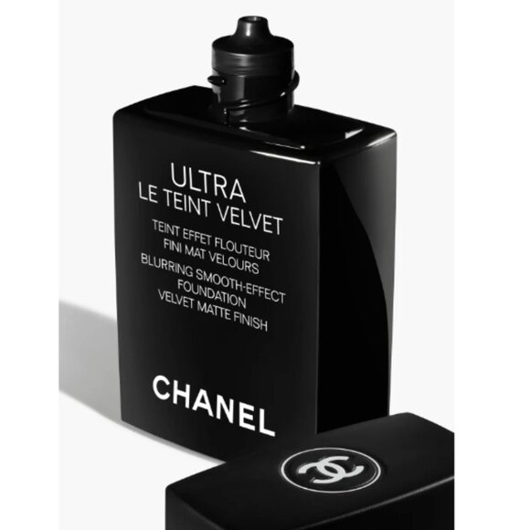 CHANEL - #B70 - ULTRA LE TEINT VELVET BLURRING SMOOTH-EFFECT FOUNDATION - Picture 1 of 4